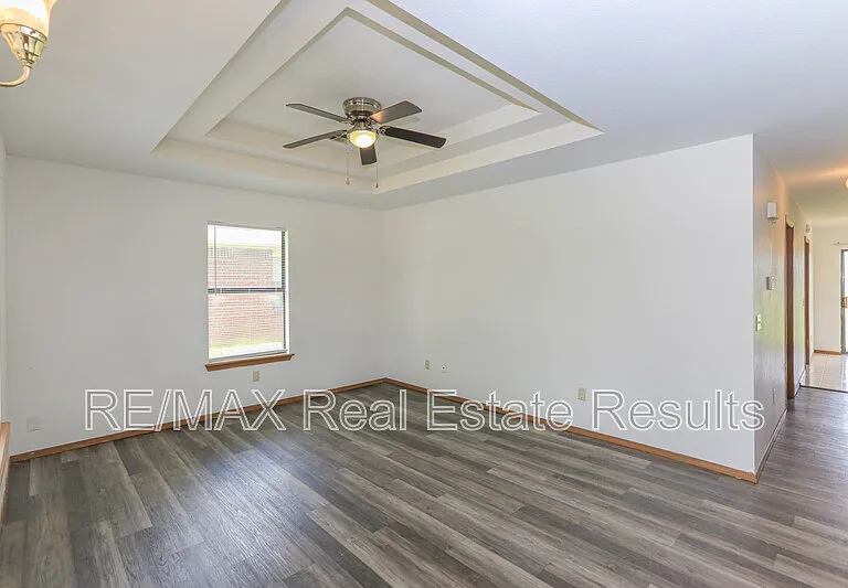 2219 W Roselawn St — Photo 7