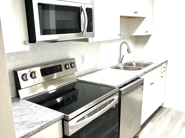 4420 SE 53rd Ave #1 — Photo 6