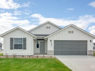 1975 SW Sharpshinned Ave, Mountain Home, ID 83647