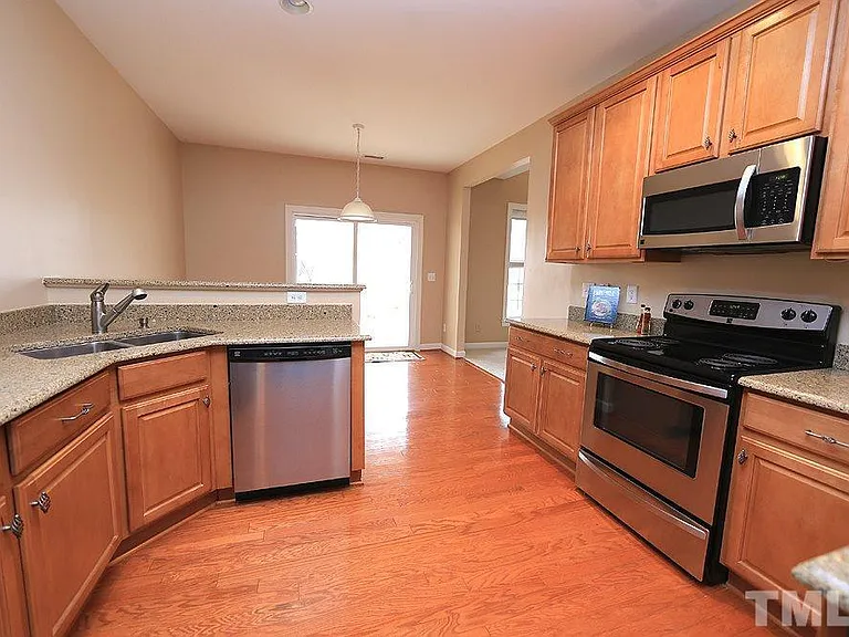 507 Bartlett Cir — Photo 5