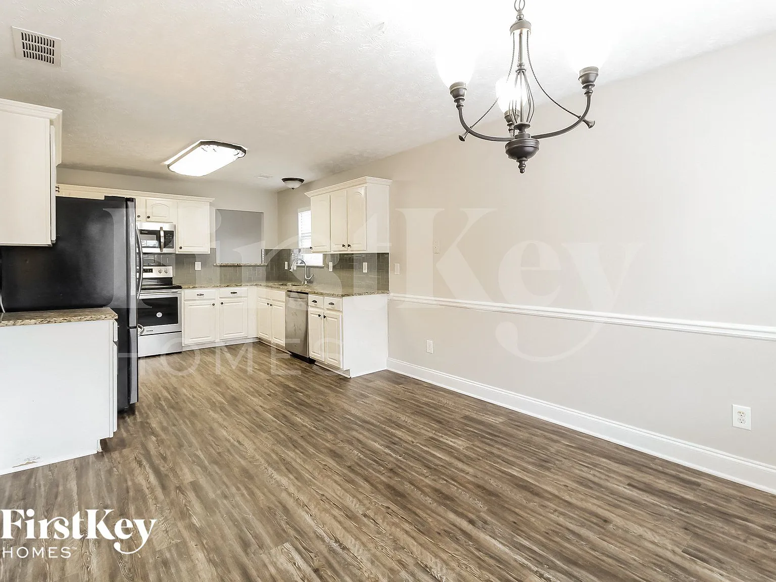 4 bed, 2.5 bath, 2446 sqft, $2,700 — Photo 3