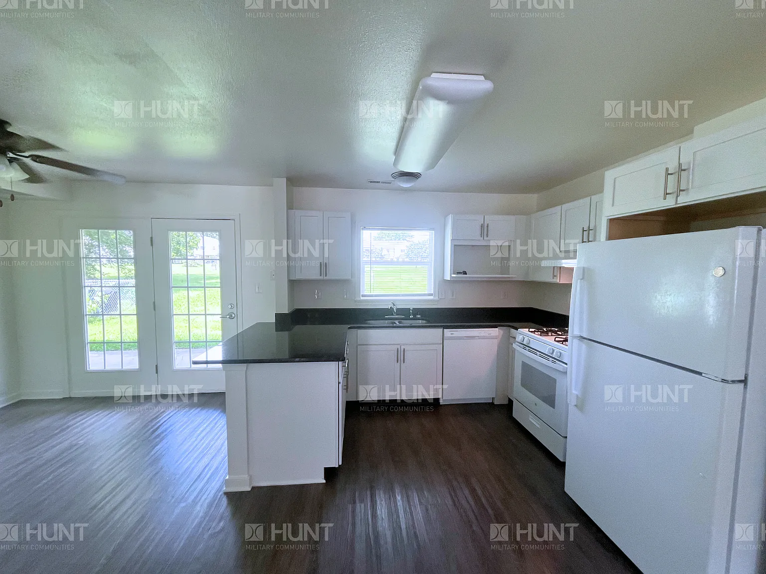 2 bed, 1.5 bath, 997 sqft, $2,628 — Photo 3