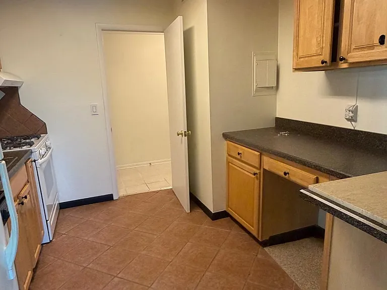 120 Cross Keys Rd #E — Photo 5