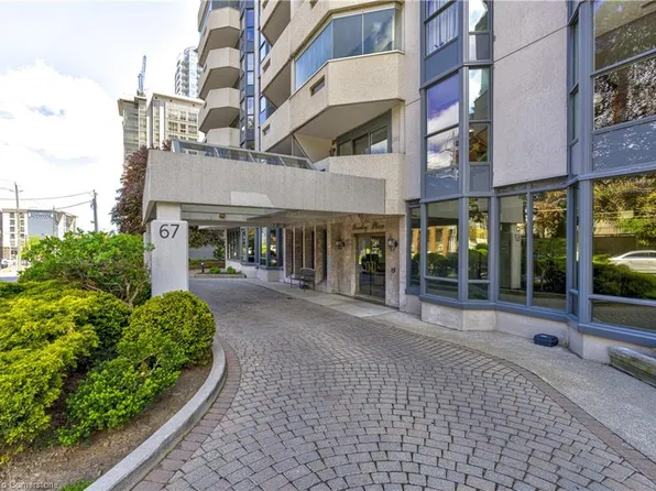 67 Caroline St S #17B, Hamilton, ON L8P 3K6