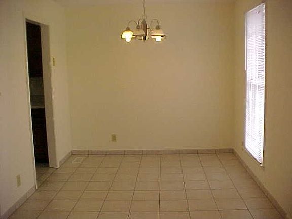 3rd image of 555 Lorie Ln