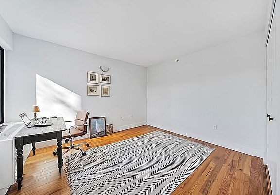 5th image of 142 Richards St APT 2G