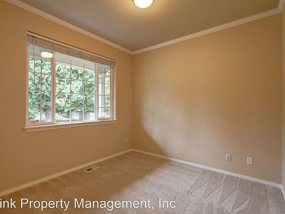4th image of 1129 204th Pl SW