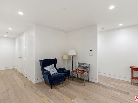 5th image of 4053 Sapphire Dr