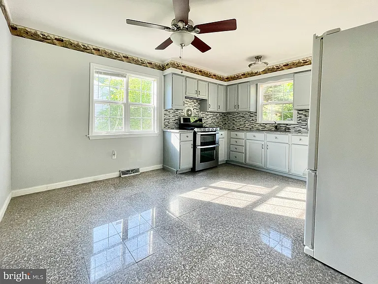 19 Hickory Ln — Photo 7