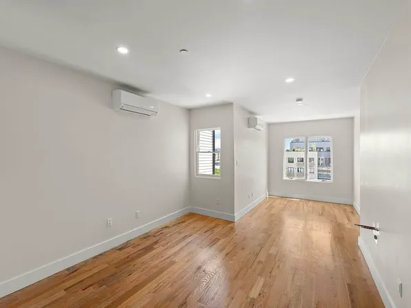242 Montrose Avenue 3B image 3 of 5