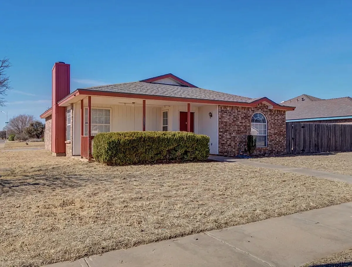 Building Photo - 6101 9th Dr