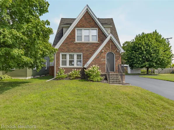 2222 Montroyal Ave, Waterford, MI 48328