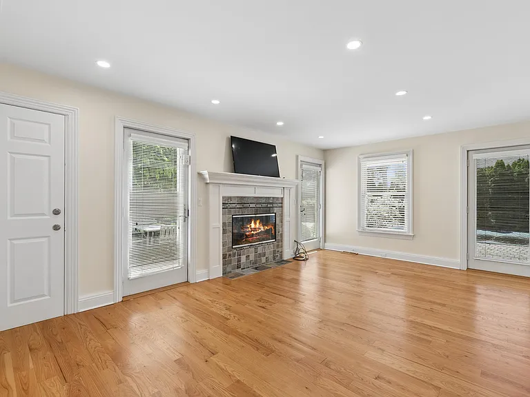 305 Captain Kidd Dr — Photo 11