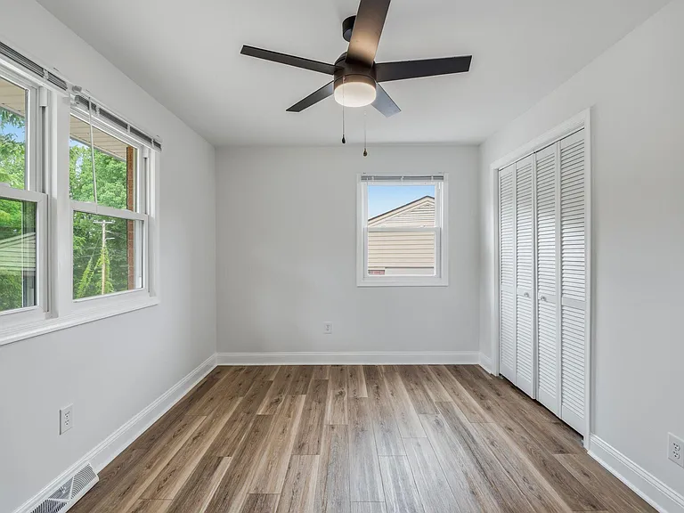 248 Lakeside Dr — Photo 23