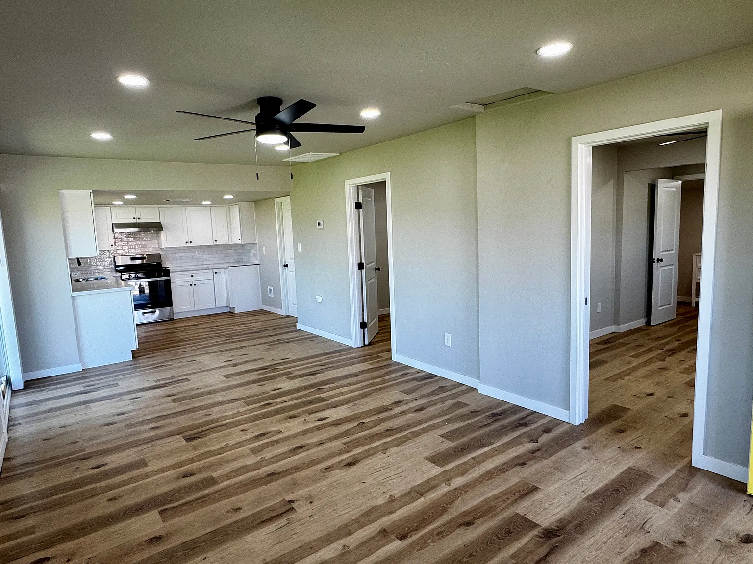 2 bed, 2.5 bath, 825 sqft, $1,950 — Photo 4