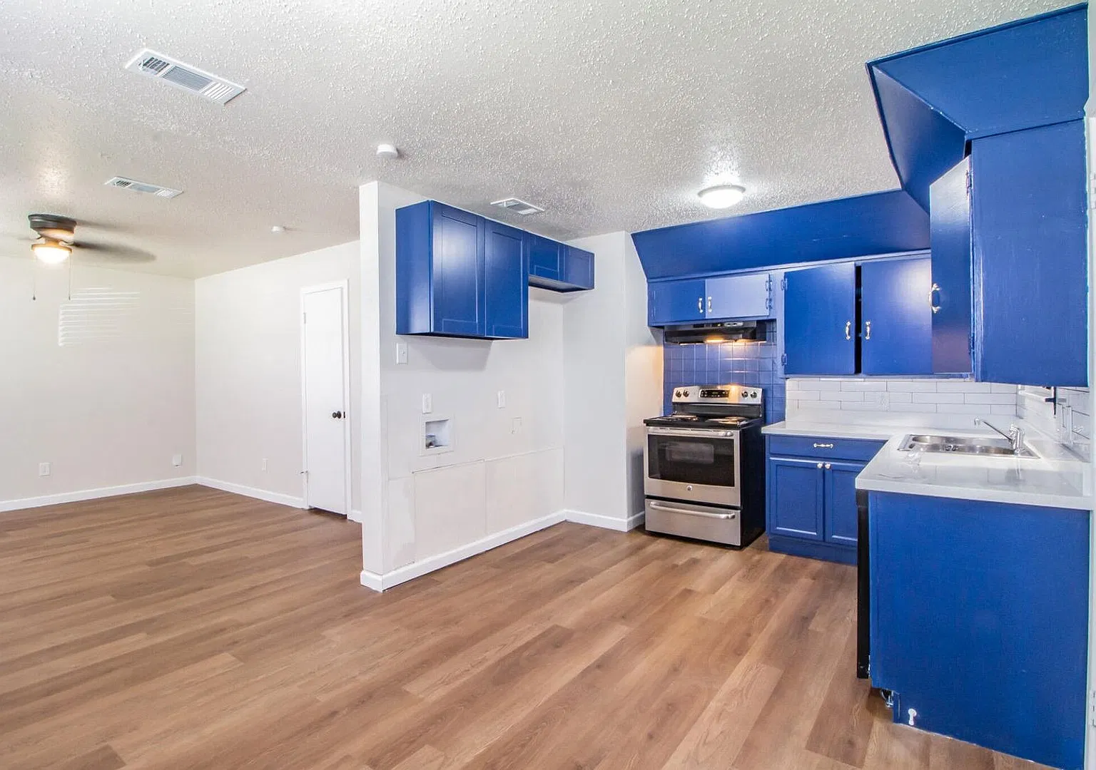 6 month lease 3/1 house — Photo 3