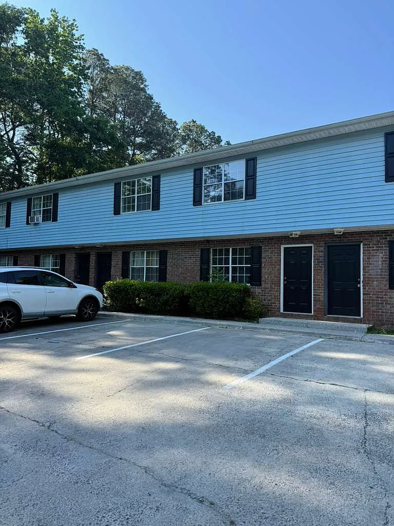 2 bed, 1.5 bath, 1100 sqft, $1,200 — Photo 1