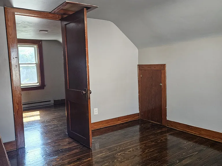 534 Engle St — Photo 11