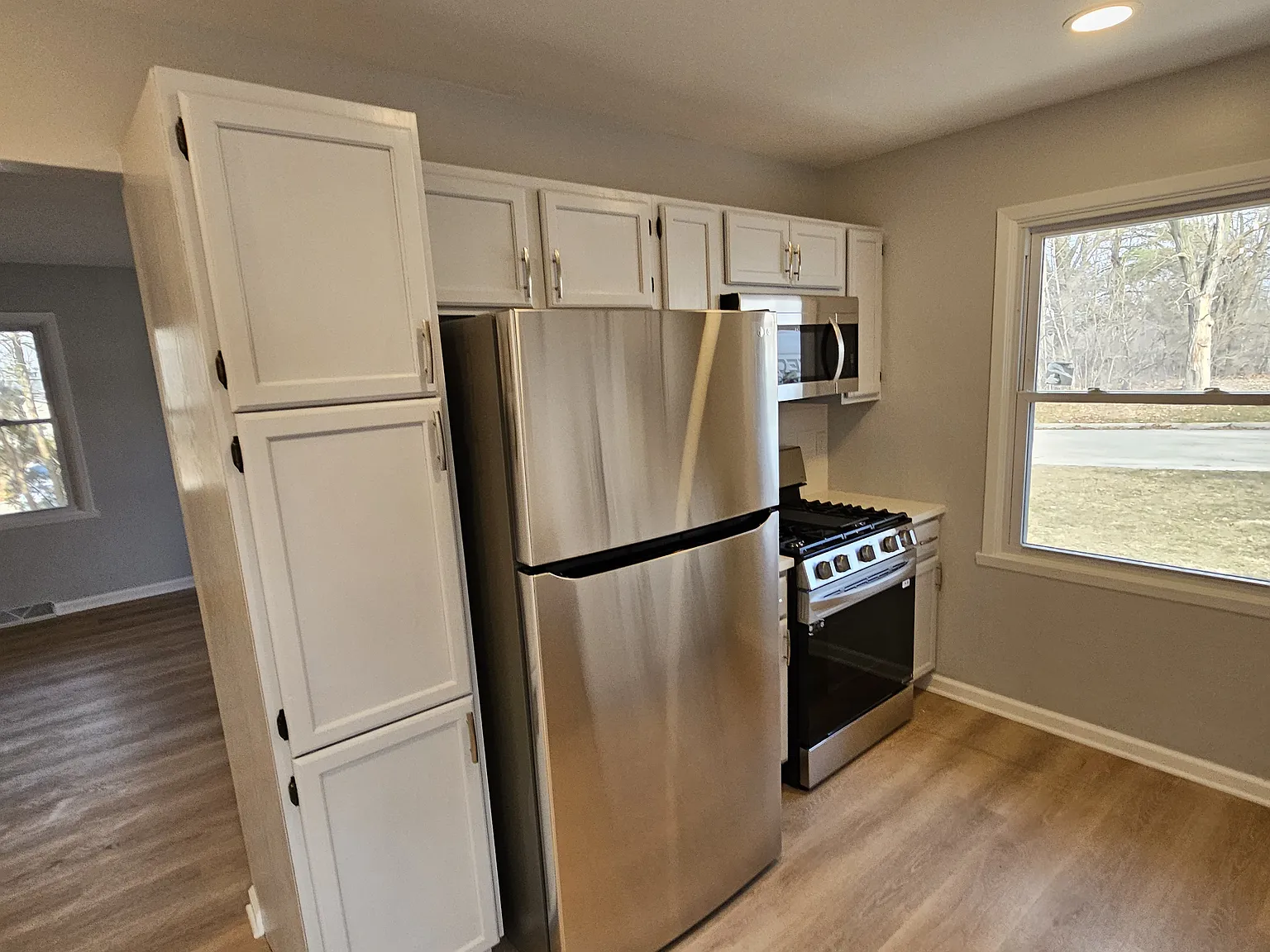 3 bed, 1000 sqft, $1,850 — Photo 2