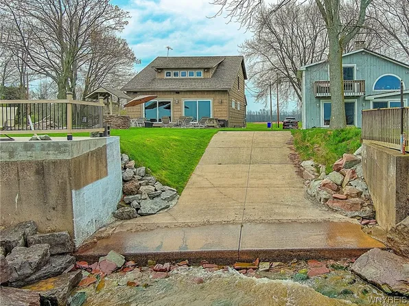 12337 Lake Forest Ln Floor 42, Lyndonville, NY 14098
