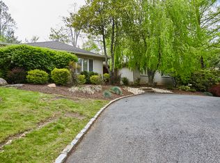 24 Mayhew Dr, Livingston, NJ 07039