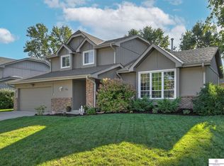 617 N 152nd Cir, Omaha, NE 68154