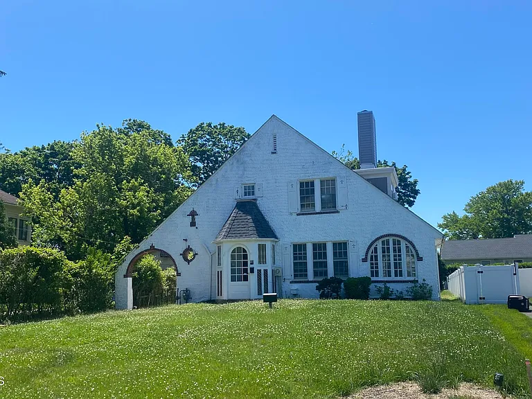 98 Darlington Rd — Photo 1