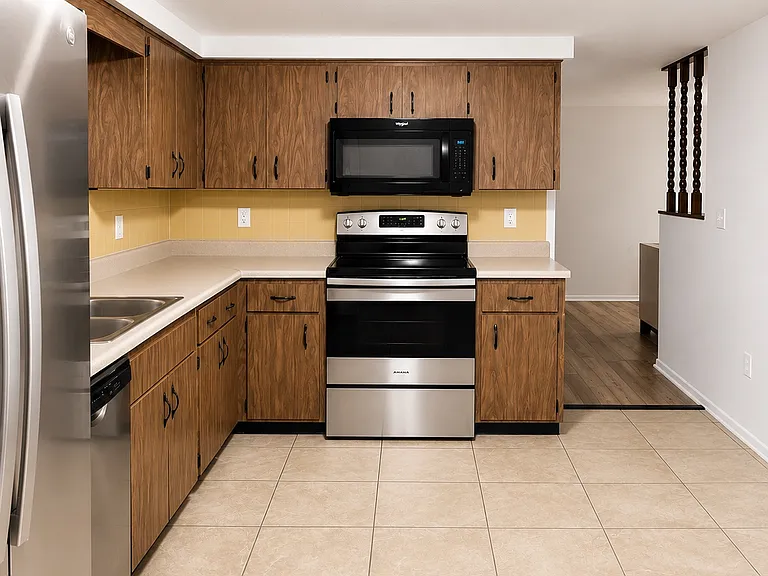 11010 Tamarix Ave — Photo 5