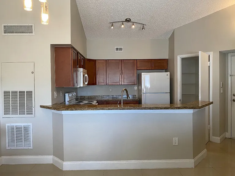 2445 SW 18th Ter #9-022 — Photo 6