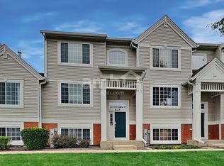 625 Cary Woods Cir, Cary, IL 60013