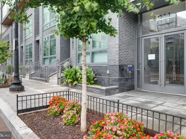 1211 Van St SE APT 806, Washington, DC 20003