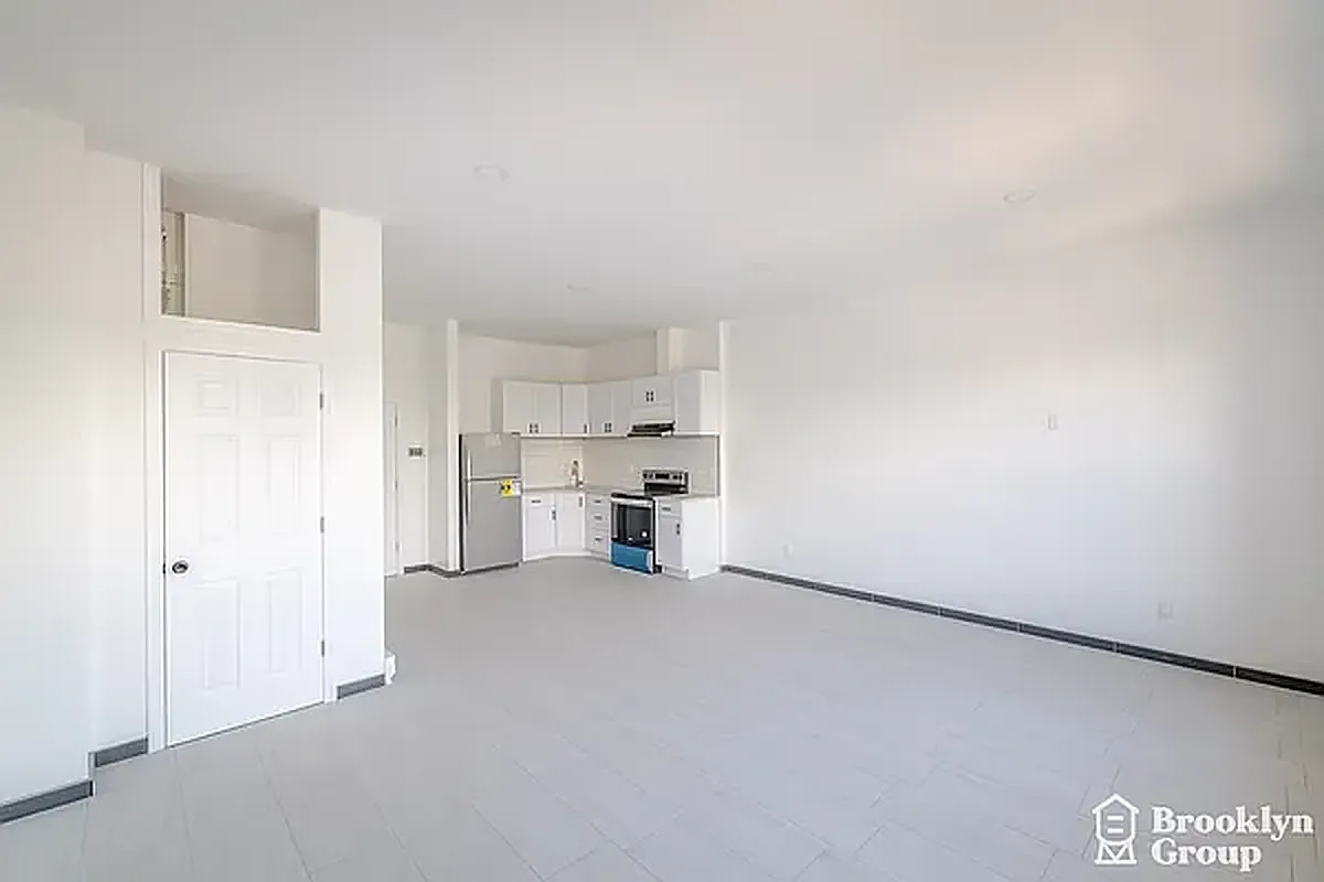 610 East 16th Street — Photo 4