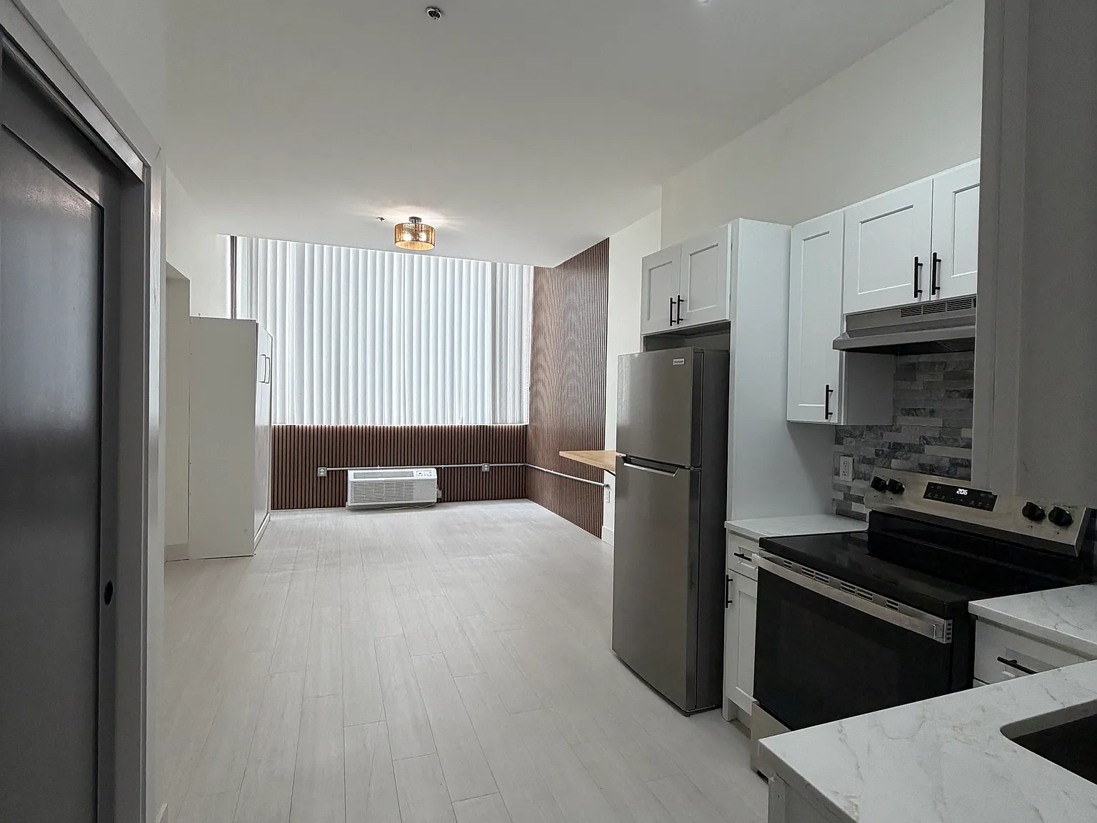 4 bed, $2,300 — Photo 2