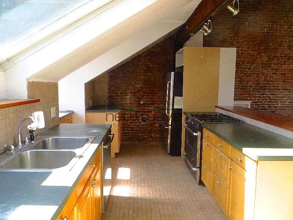 4th image of 601 Tremont St #4