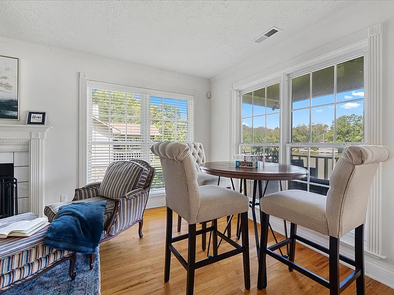 3700 Lindsey Ln — Photo 17