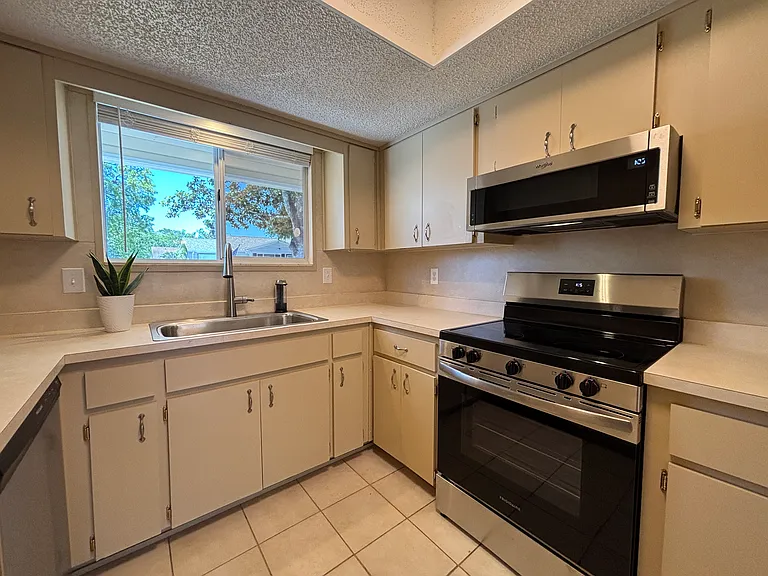 10923 SW 83rd Ct — Photo 12
