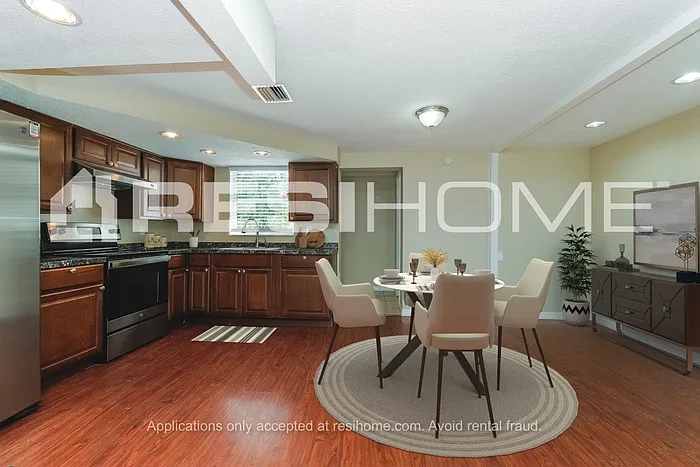 3 bed, 1.0 bath, 1000 sqft, $1,605 — Photo 4