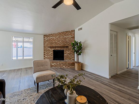 4th image of 10107 W SELLS Drive