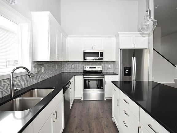 5th image of 934 Albert Dr W