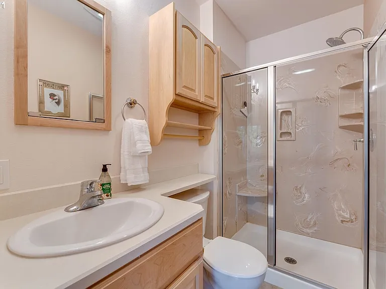 15150 SW Division St — Photo 2
