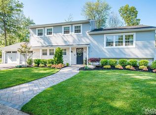 12 Revere Ct, Metuchen, NJ 08840
