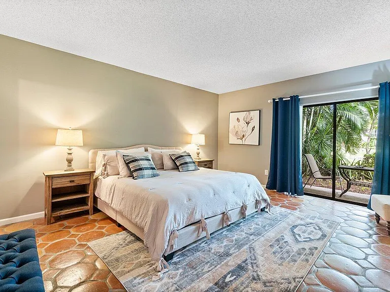 11863 Wimbledon Cir #406 — Photo 6