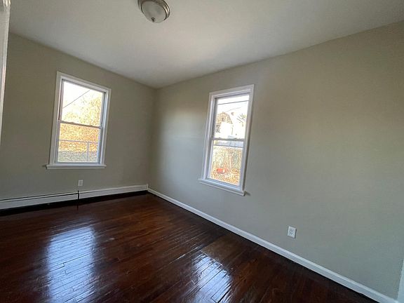 3rd image of 236 Leslie St #2R