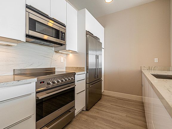 2nd image of 300 3rd St APT 1511