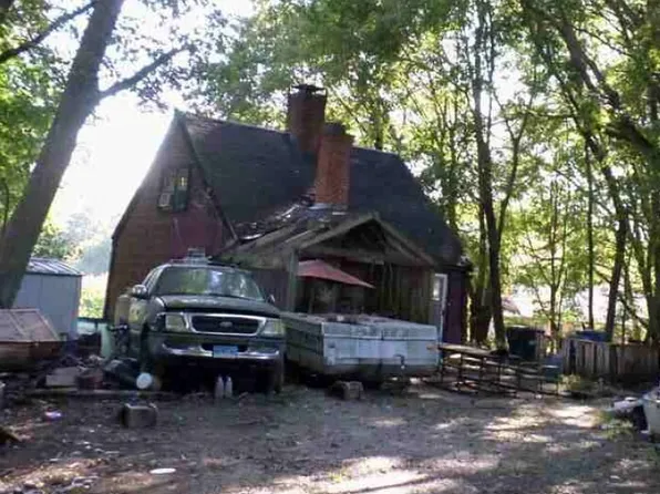 5 Blumenthal Drive, Montville, CT 06382