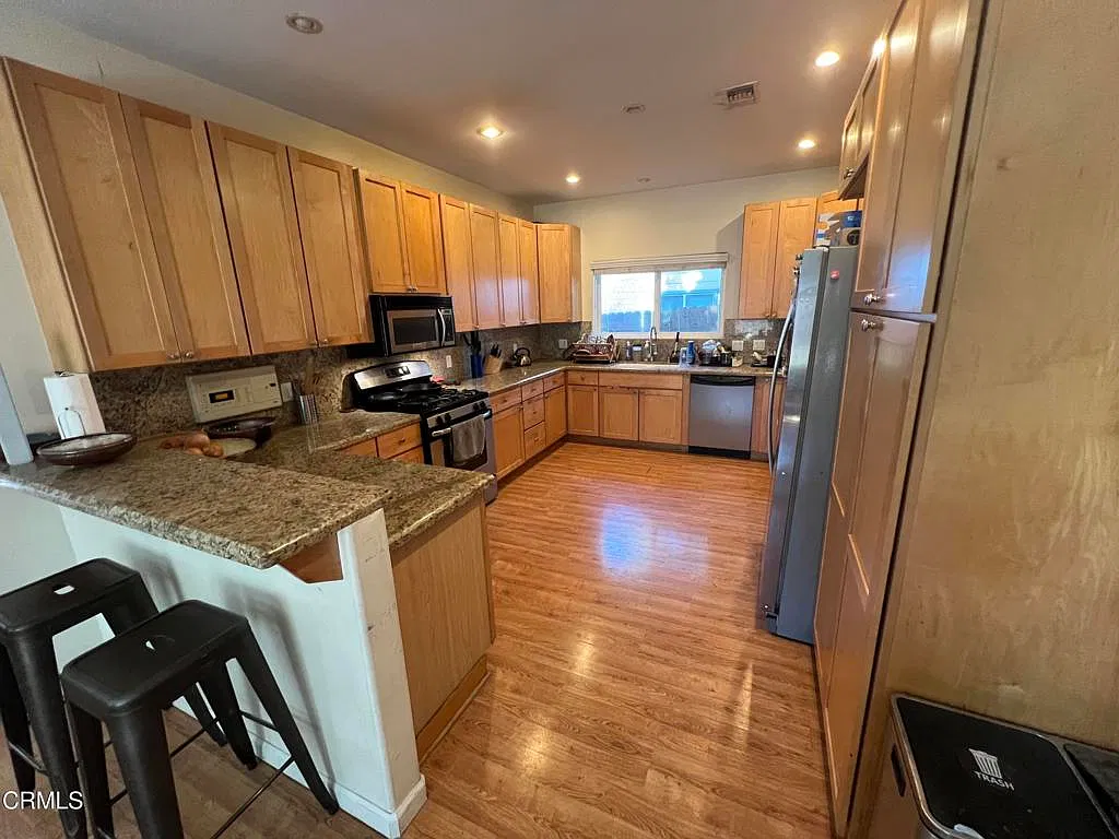 4 bed, 3.0 bath, 1978 sqft, $1,000 — Photo 4
