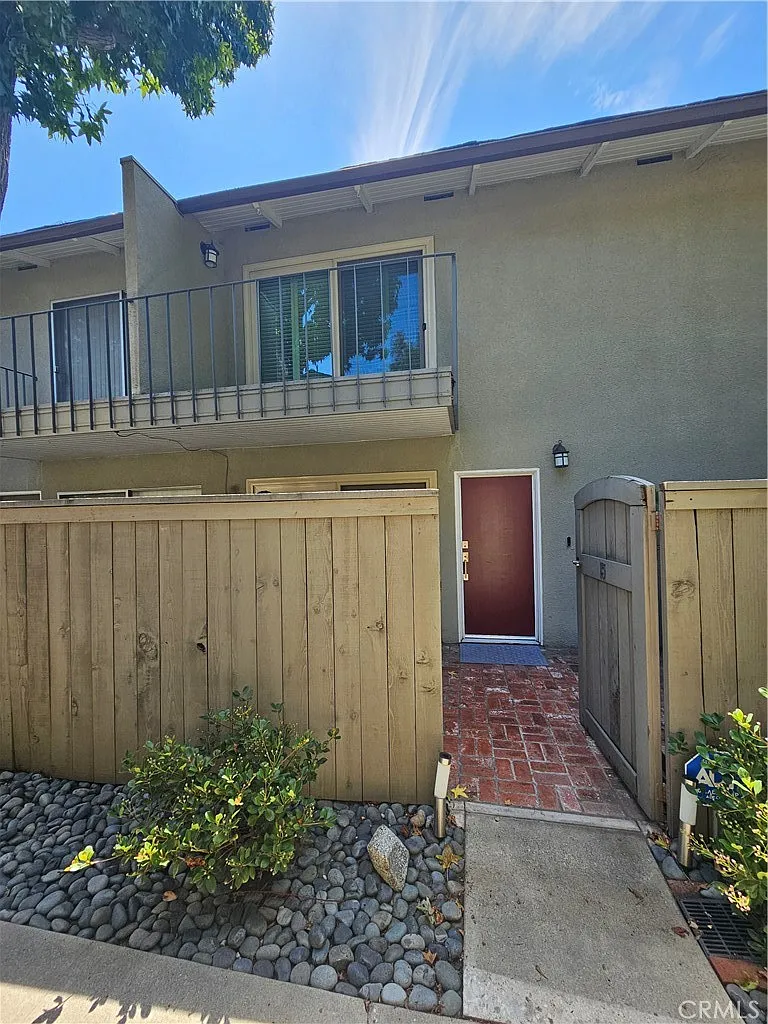 2 bed, 1.5 bath, 988 sqft, $3,950 — Photo 1