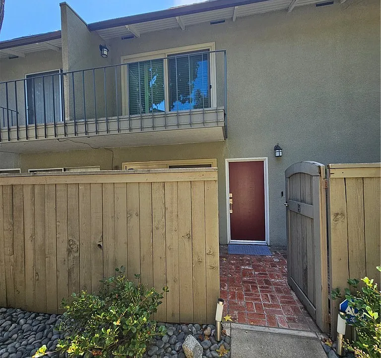 704 W Sierra Madre Blvd #15