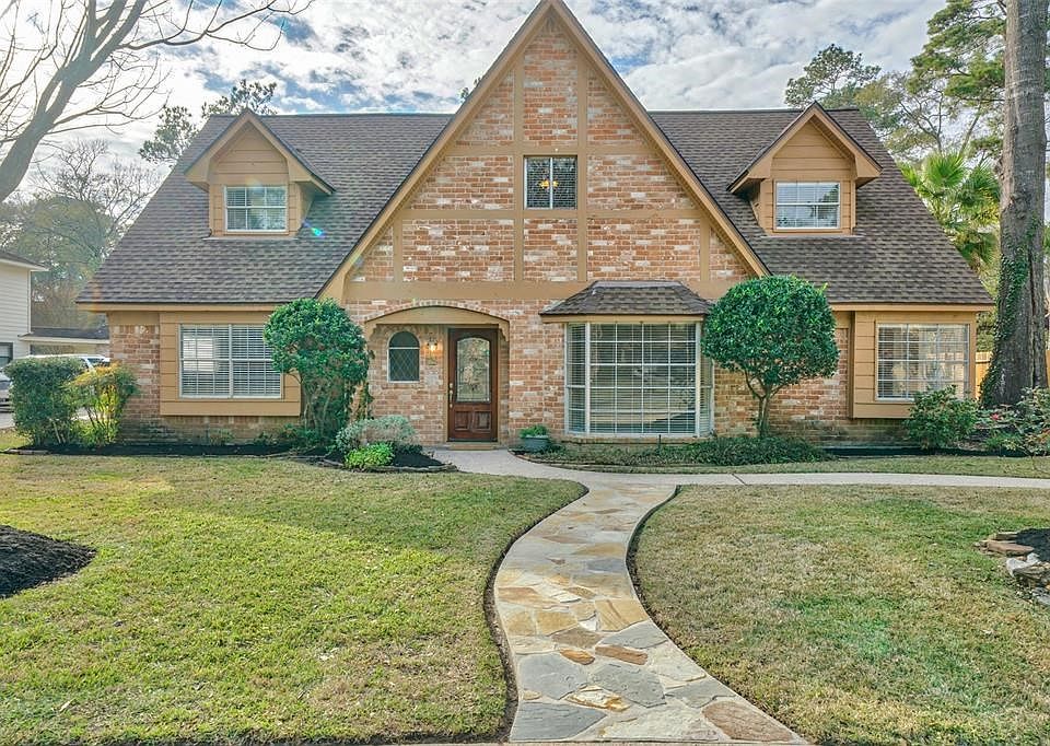 WELCOME TO 598 HAMPTON HALL IN RIVER PLANTATION!