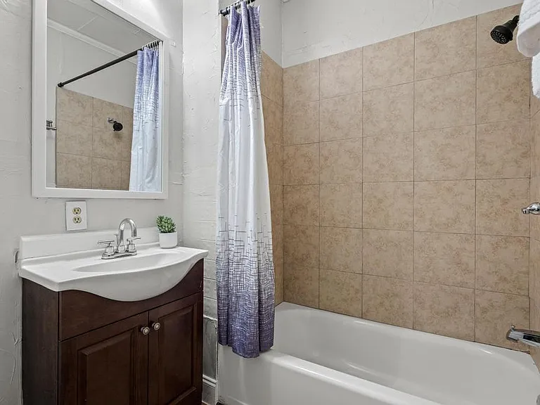 1310 W Morton St — Photo 26